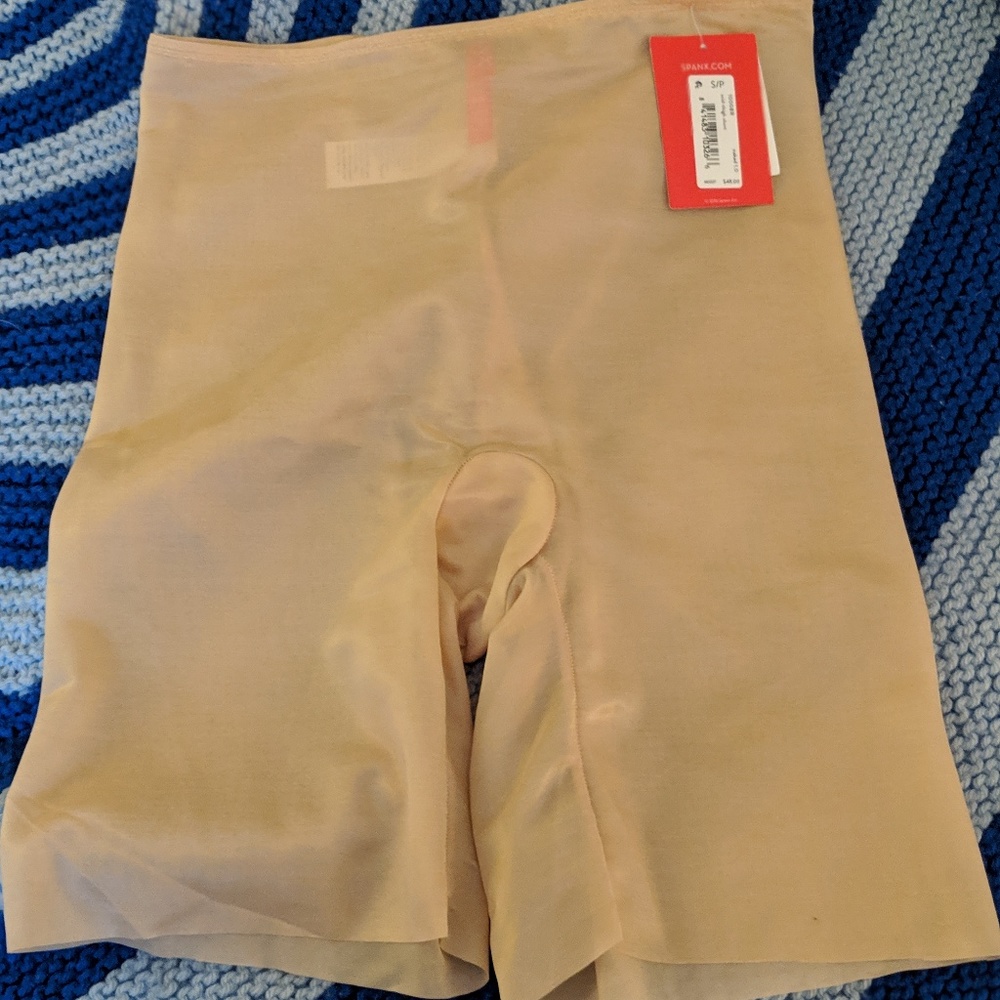 Spanx Skinny Britches Mid-Thigh Short